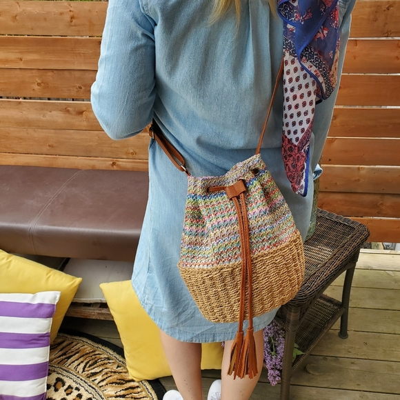 Violet straw bucket bag - Picture 2 of 3